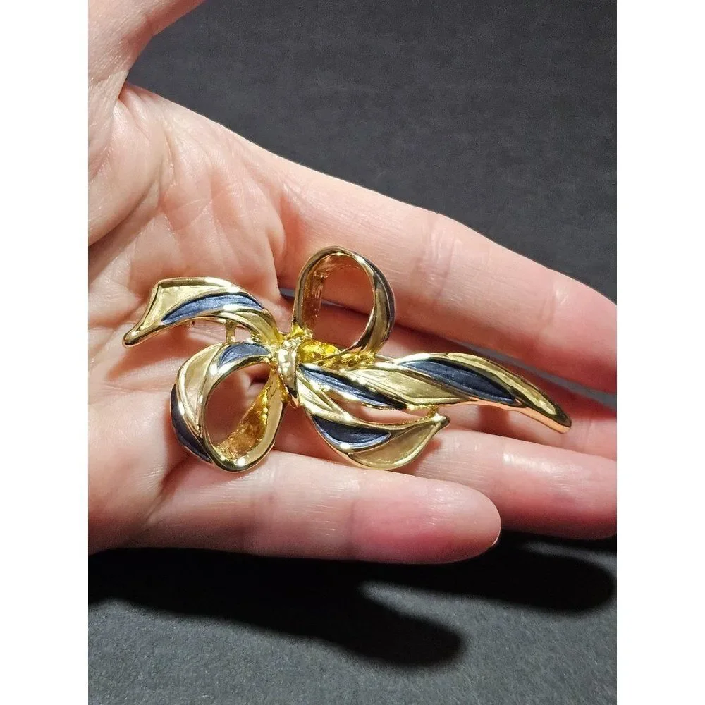 Vintage gold tone blue enamel bow brooch